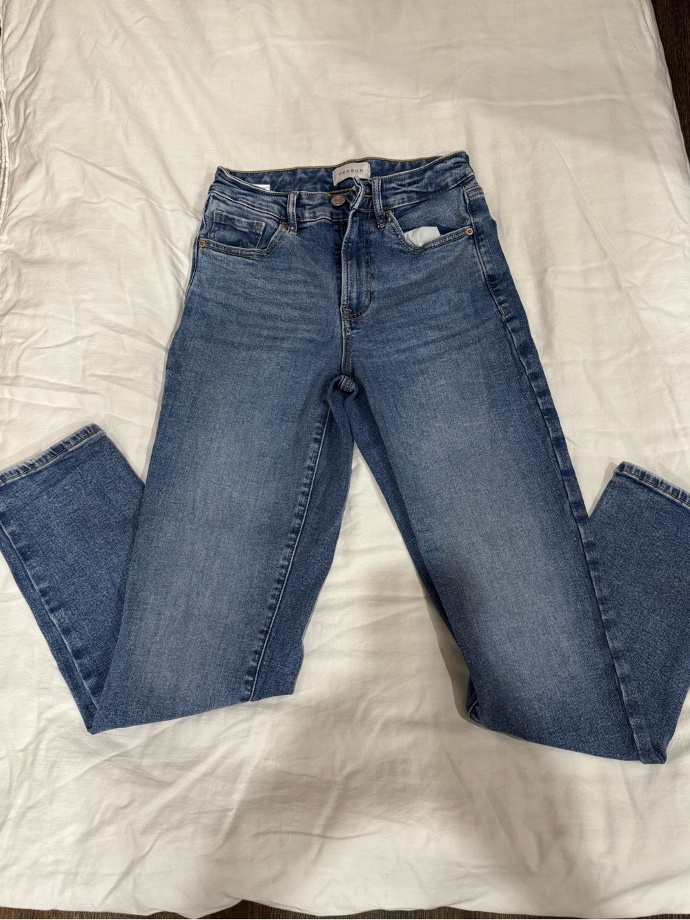 PacSun High-Rise Women's Jeans in Medium Blue Wash